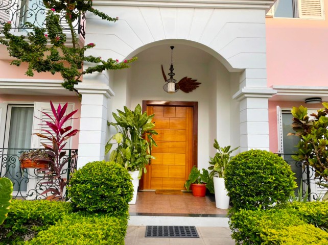 Venda Vende-se Moradia T4 Duplex - Cond. Quedas de Kalandula