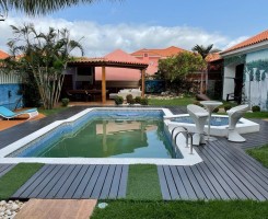 A venda À VENDA: Luxuosa Vivenda com piscina, R/C 1 andar, no Condomínio Cajue...