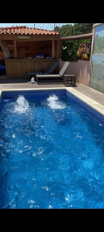 Venda Vivenda V5 com piscina e mobília em Talatona, condomínio Dália