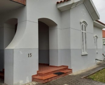 A venda Vivenda V4 em Talatona, condomínio Cajueiro