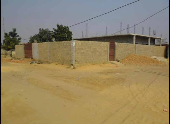 Venda Casa inacabada a venda no kikuxi