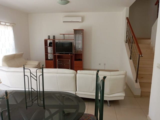 Venda Vivenda T4 + Anexo no Cassenda