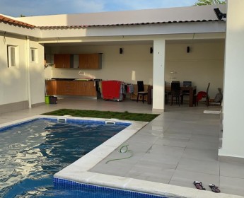 A venda Vivenda V5 + Anexo e Piscina.. Condominio Austim