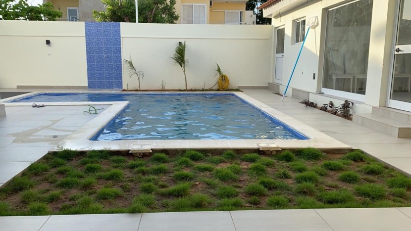 Venda Vivenda V5 + Anexo e Piscina.. Condominio Austim