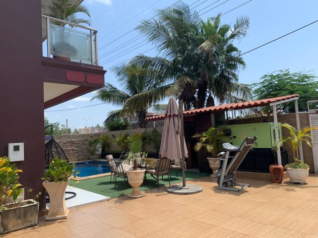 Venda Vivenda T4+2, com acabamentos luxuosos