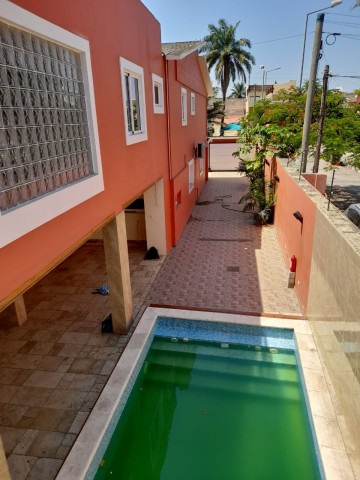 Venda Belíssima casa V4+1 com piscina Benfica kifica