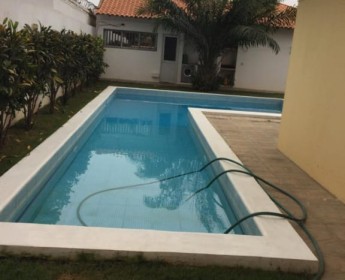 A venda Vivenda T4 + Anexo e piscina privativa sem mobília no condomínio Flami...