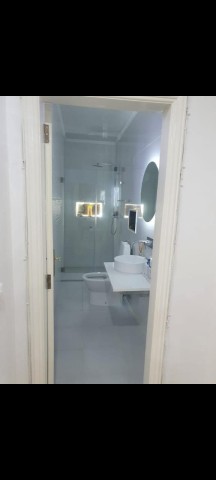 Venda Vivenda T4 + Anexo e piscina privativa sem mobília no condomínio Flamingos sito no Benfica*