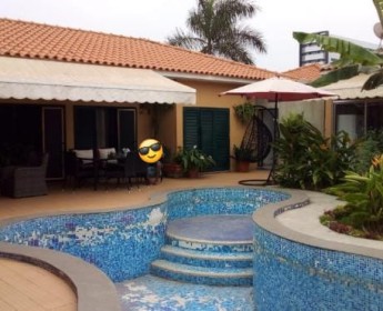 A venda Vivenda V4 térrea com piscina em Talatona condomínio Alpha*