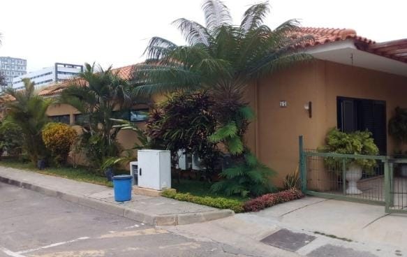 Venda Vivenda V4 térrea com piscina em Talatona condomínio Alpha*