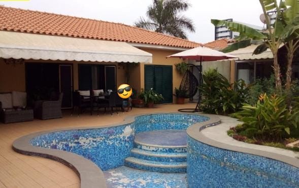 Venda Vivenda V4 térrea com piscina em Talatona condomínio Alpha*