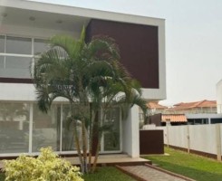 A venda Vendo Vivenda V3+1 com Piscina em Talatona, condomínio Palmeiras