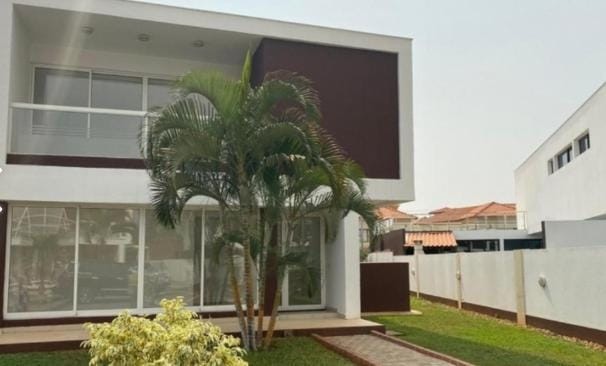 Venda Vendo Vivenda V3+1 com Piscina em Talatona, condomínio Palmeiras