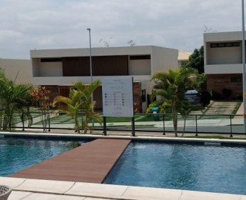 A venda V5, 5 suítes no Condomínio Malunga