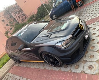 A venda MERCEDES BENZ AMG BLACK