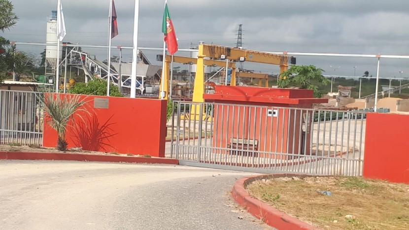 Venda TERRENO LOCALIZADO NA ZONA INDUSTRIAL DO MAZOZO