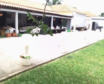 A venda À VENDA: Vivenda no Lar do Patriota, espaçosa e com áreas verdes.