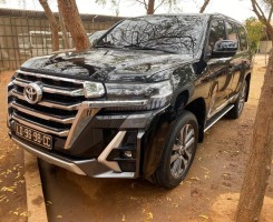 A venda À VENDA: Toyota Land Cruiser V8
