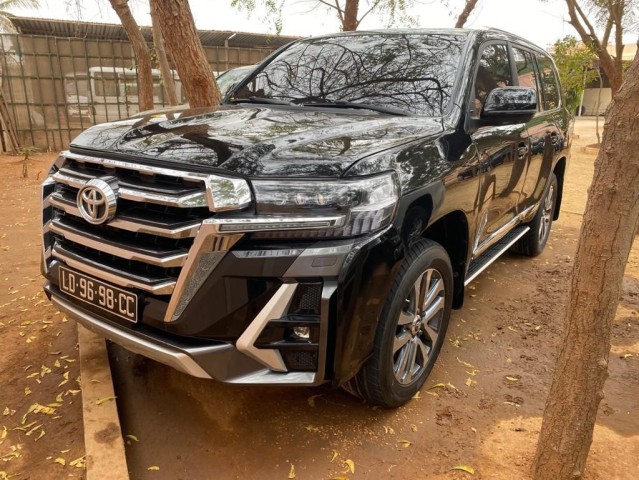 Venda À VENDA: Toyota Land Cruiser V8