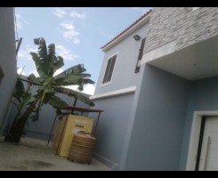 A venda Vivenda V6 com piscina no Patriota, junto ao condomínio Vila Vitória