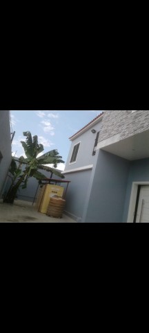 Venda Vivenda V6 com piscina no Patriota, junto ao condomínio Vila Vitória