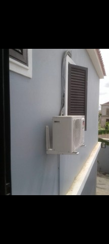 Venda Vivenda V6 com piscina no Patriota, junto ao condomínio Vila Vitória