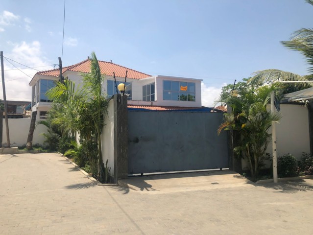 Venda Vivenda de luxo t4 na Corimba samba