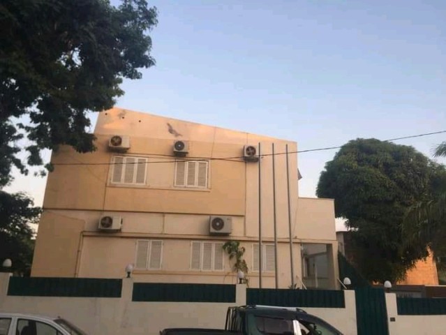 Venda Vende se está vivenda localizado no bairro azul