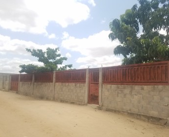 A venda TERRENO LOCALIZADO NA SEGUNDA LINHA DA VIA EXPRESSA CONVIZINHO AO COND...