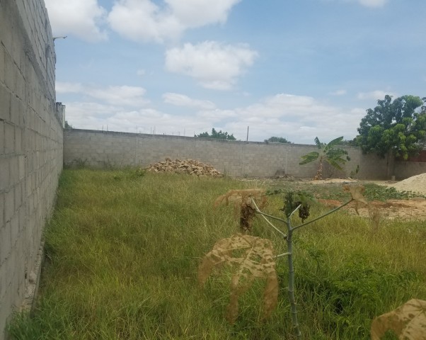 Venda TERRENO LOCALIZADO NA SEGUNDA LINHA DA VIA EXPRESSA CONVIZINHO AO CONDOMÍNIO DA POLÍCIA DO ZANGO 0