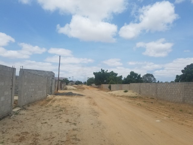 Venda TERRENO LOCALIZADO NA SEGUNDA LINHA DA VIA EXPRESSA CONVIZINHO AO CONDOMÍNIO DA POLÍCIA DO ZANGO 0