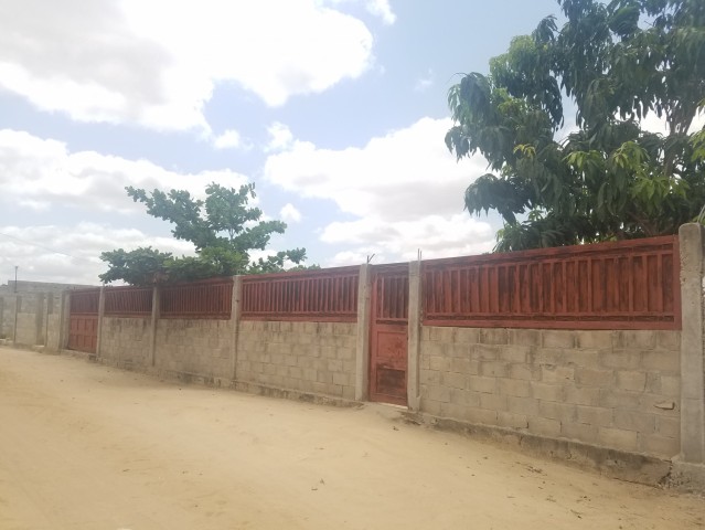 Venda TERRENO LOCALIZADO NA SEGUNDA LINHA DA VIA EXPRESSA CONVIZINHO AO CONDOMÍNIO DA POLÍCIA DO ZANGO 0