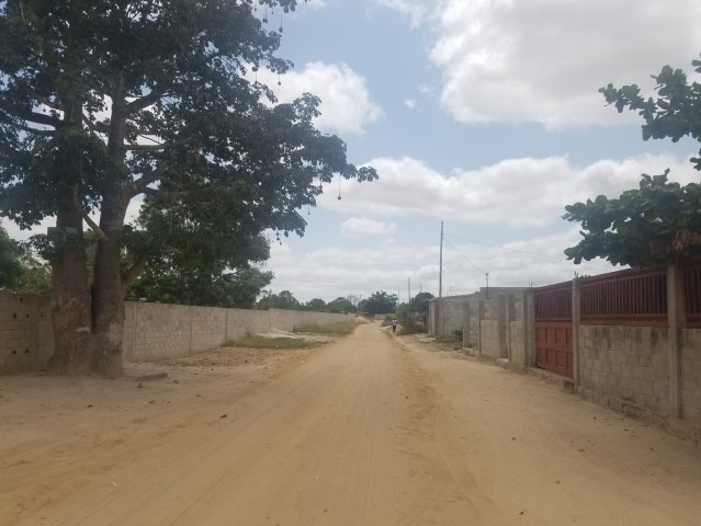 Venda TERRENO LOCALIZADO NA SEGUNDA LINHA DA VIA EXPRESSA CONVIZINHO AO CONDOMÍNIO DA POLÍCIA DO ZANGO 0