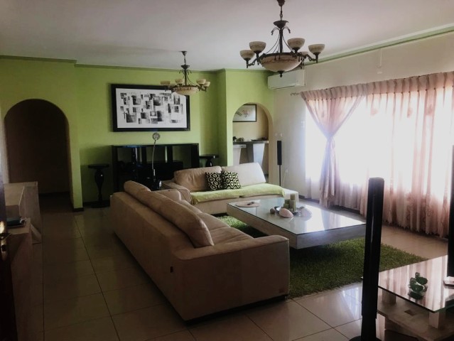 Venda Vivenda com piscina V3+1, Patriota