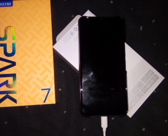 A venda Tecno Spark 7 64+3 GB, novinho, 1 dia de uso. Ainda tem a caixa.