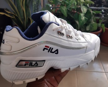 A venda Ténis FILA