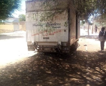 A venda Mitsubishi canter primeiro modelo com caixa