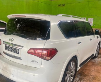 A venda INFINITI QX80 Limmpo