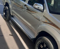 A venda TOYOTA HILUX AUTOMÁTICO cinza