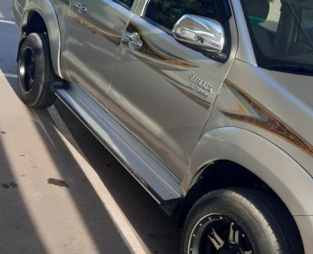 A venda TOYOTA HILUX AUTOMÁTICO cinza