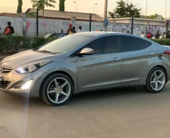 A venda Hyundai Elantra viamna