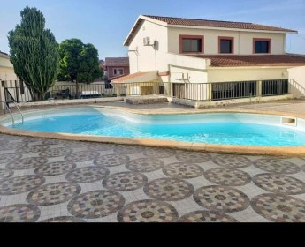 A venda Vivenda v 5 + anexo com piscina parcialmente mobilado no projeto nova...