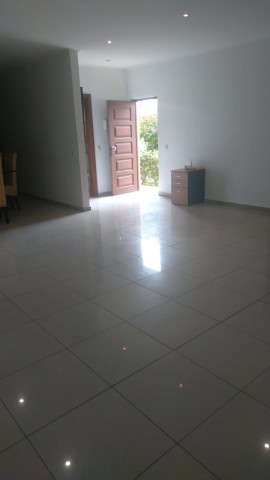 Venda V4 térrea pronto a entrar em Talatona no Condomínio Alpha