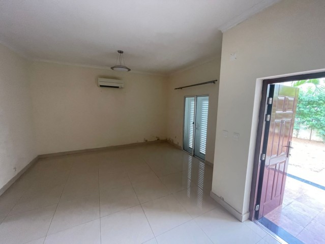 Venda Arrenda-Se Moradia T4 Duplex - Cond. Quedas De Kalandula