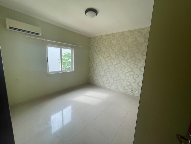 Venda Arrenda-Se Moradia T4 Duplex - Cond. Quedas De Kalandula