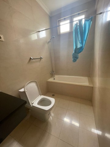 Venda Arrenda-Se Moradia T4 Duplex - Cond. Quedas De Kalandula