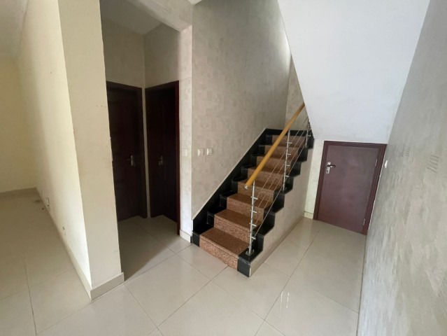 Venda Arrenda-Se Moradia T4 Duplex - Cond. Quedas De Kalandula
