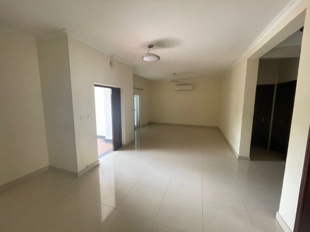 Venda Arrenda-Se Moradia T4 Duplex - Cond. Quedas De Kalandula