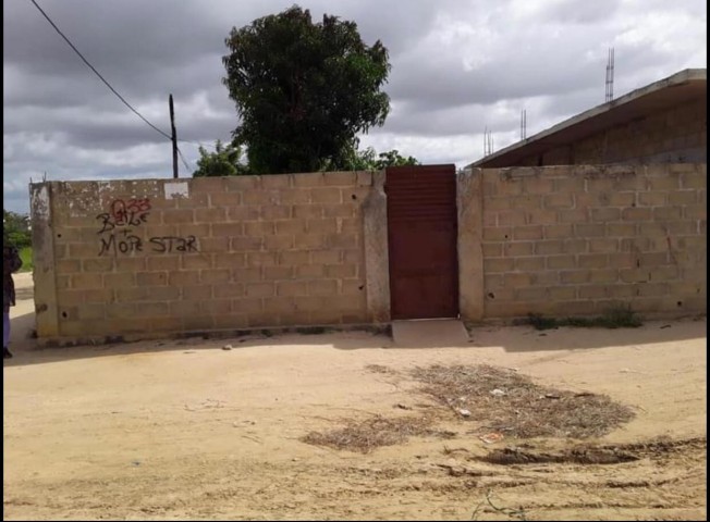Venda Vivenda inacabada a venda no kikuxi
