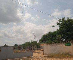 A venda Vende-se um armazém num terreno de 3.5 hectares no Kikuxi, ainda com u...